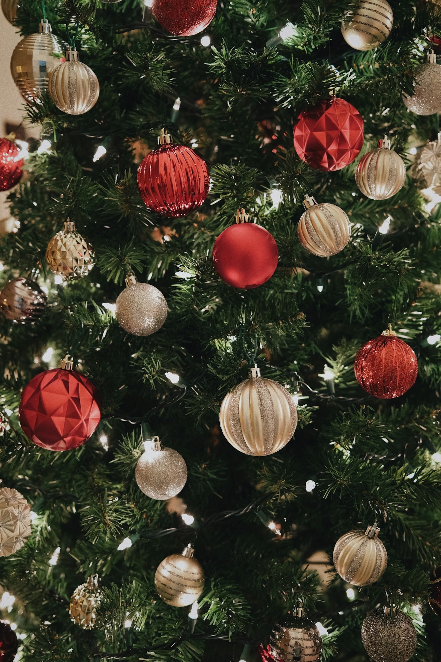 10 Creative DIY Christmas Decorations to Try This Year